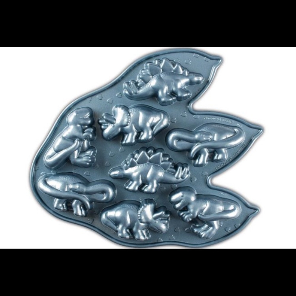 Nordic Ware Pro Cast Bakeware Dinosaurs 🦕 🦖 Muffin Pan/Cakelette